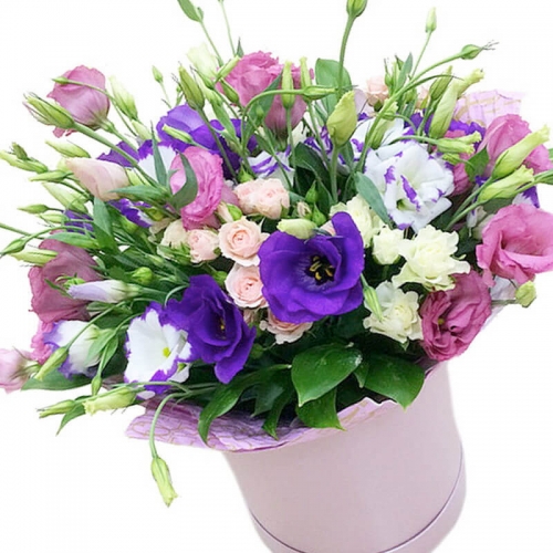 Эустома в шляпной коробке "Сиреневая шляпка"